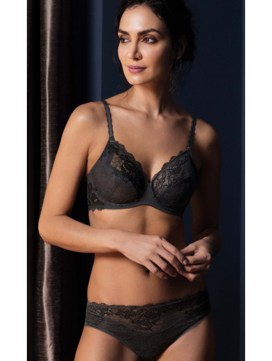 Underwired bra great support by Wacoal Lace Perfection