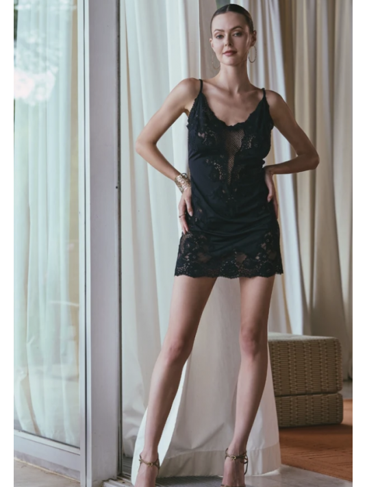 Marjolaine Nuisette courte aux détails sexy noir AURORE